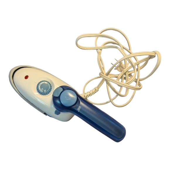 Hamilton Beach Travel Iron W Steamer Lint Brush & Storage Bag Dual Voltage Model - Picture 3 of 11